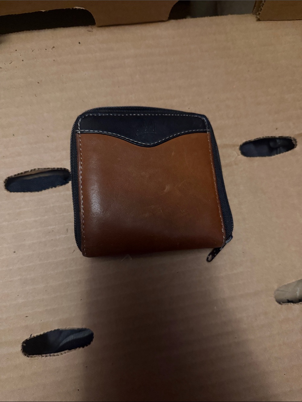 Classic Two-Tone Brown Leather Zip Wallet - Unbranded